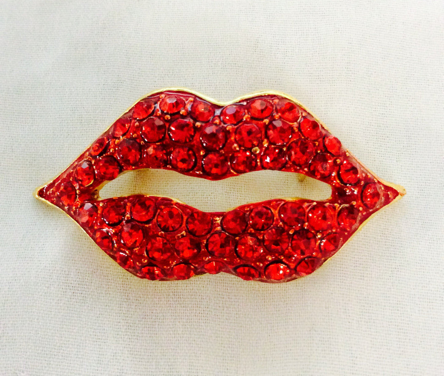Red Lips Pin #19-140252